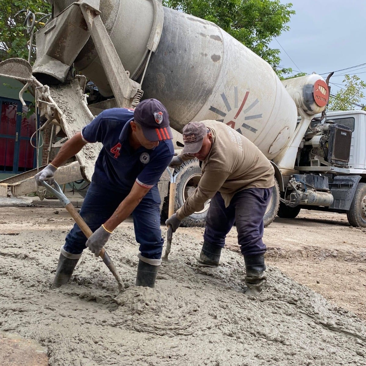 Renuevan calle Saavedra con cloacas nuevas y hormigón